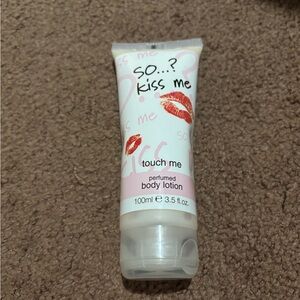 SO Touch Me Perfumed Body Lotion - Pink and White